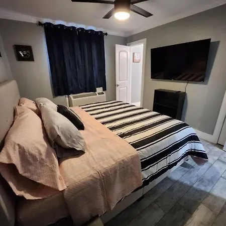 Blue Shark *H12* @ River Oaks Modern 1Br King Apartment